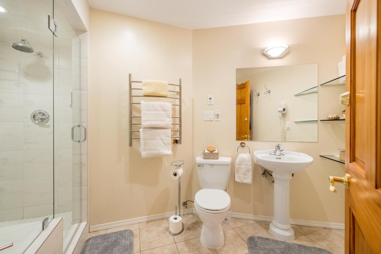Enchanter Ocean View Suites Madeira Park Bagian luar foto