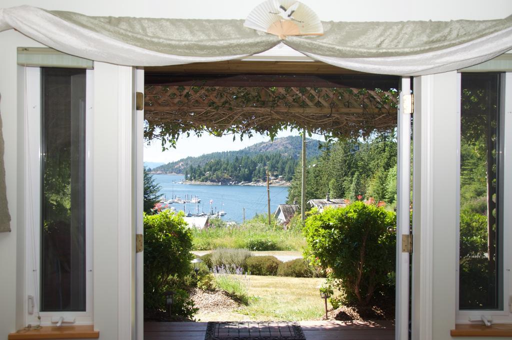 Enchanter Ocean View Suites Madeira Park Ruang foto